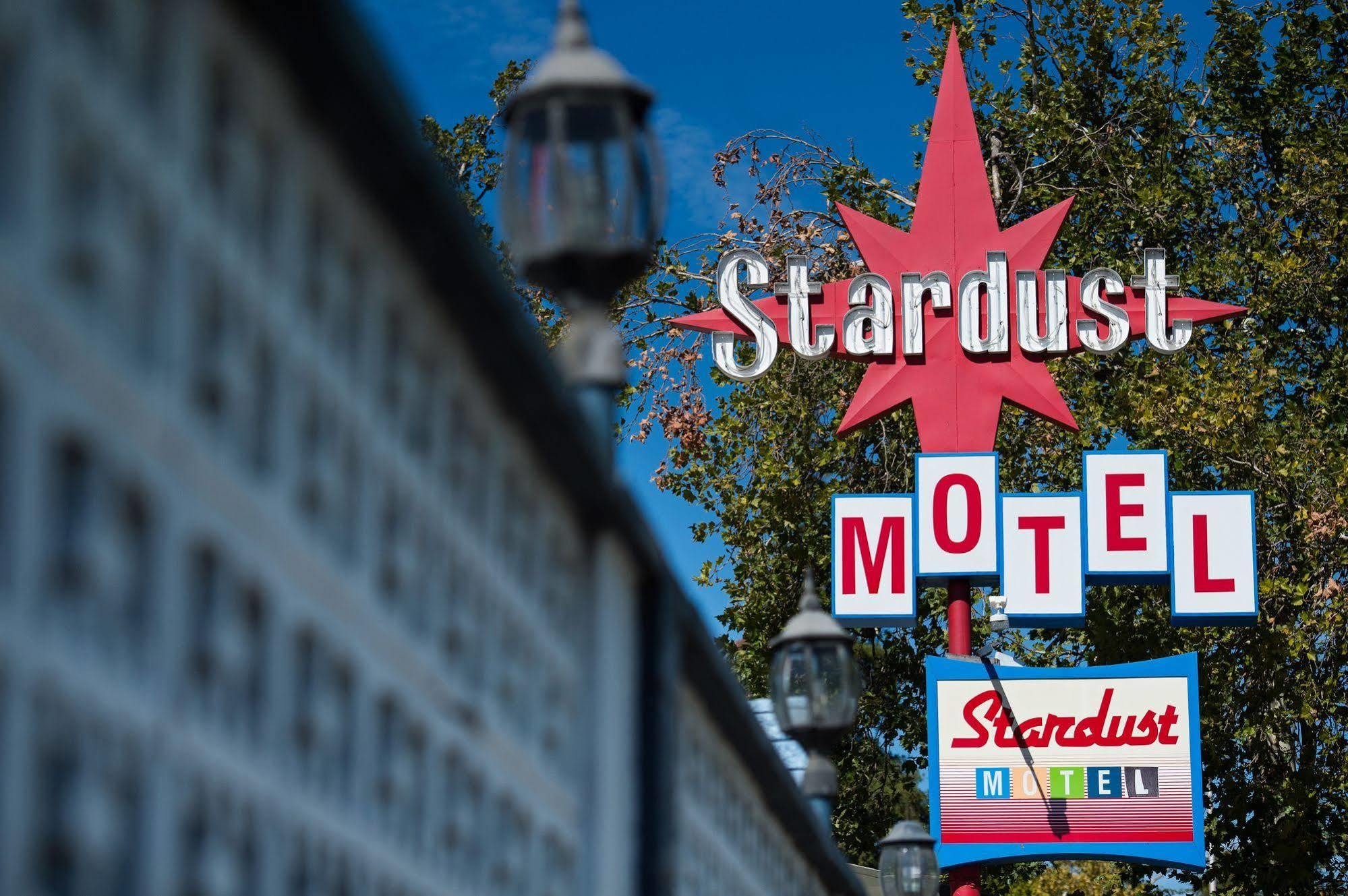 Motel Stardust 2*